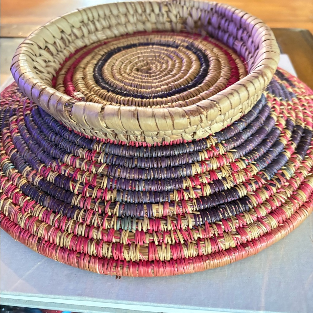 Hand-woven basket/#NativeAmerican coiled Navaho.12 in round|4 in height#decor - Picture 5 of 6